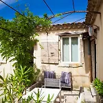 Apres La Sieste 4* Сен-Лоран-дез-Арбр